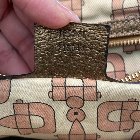 Gucci Gold and Beige Signature Tote - Picture 9 of 15